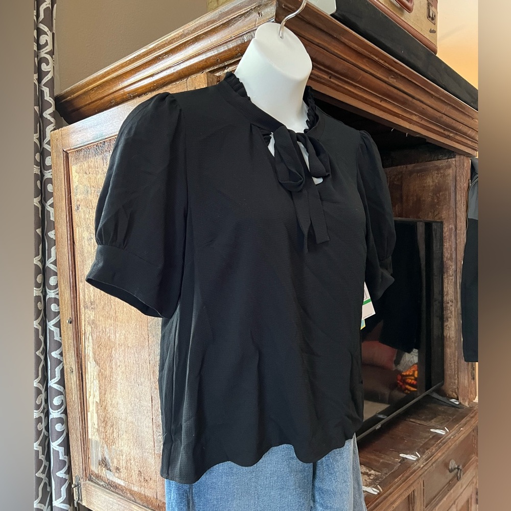 CeCe women’s top blouse NWT black size Large office business casual feminine